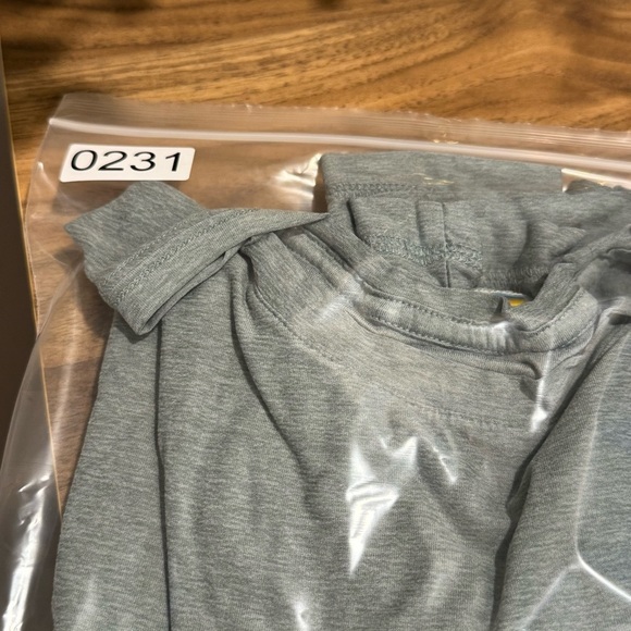 Vuori Men’s Green Strato Tech Long Sleeve T-Shirt Crew Performance Stretch *READ - Picture 5 of 5